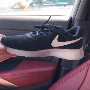 Black and white Nike!! (NEGOTIABLE!!)